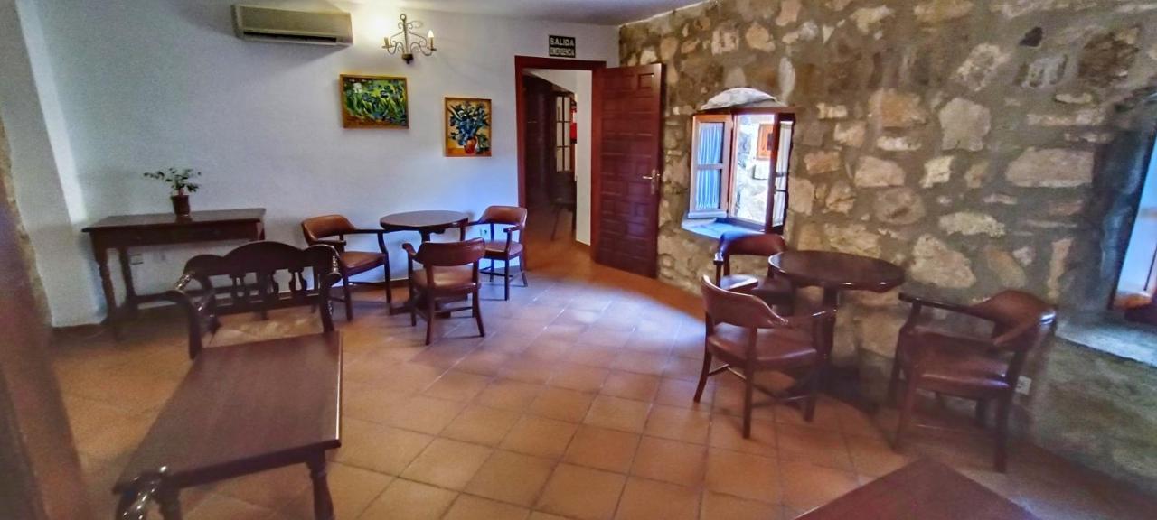 Tugasa Hotel Y Casas Rurales La Posada Villaluenga Del Rosario Eksteriør bilde