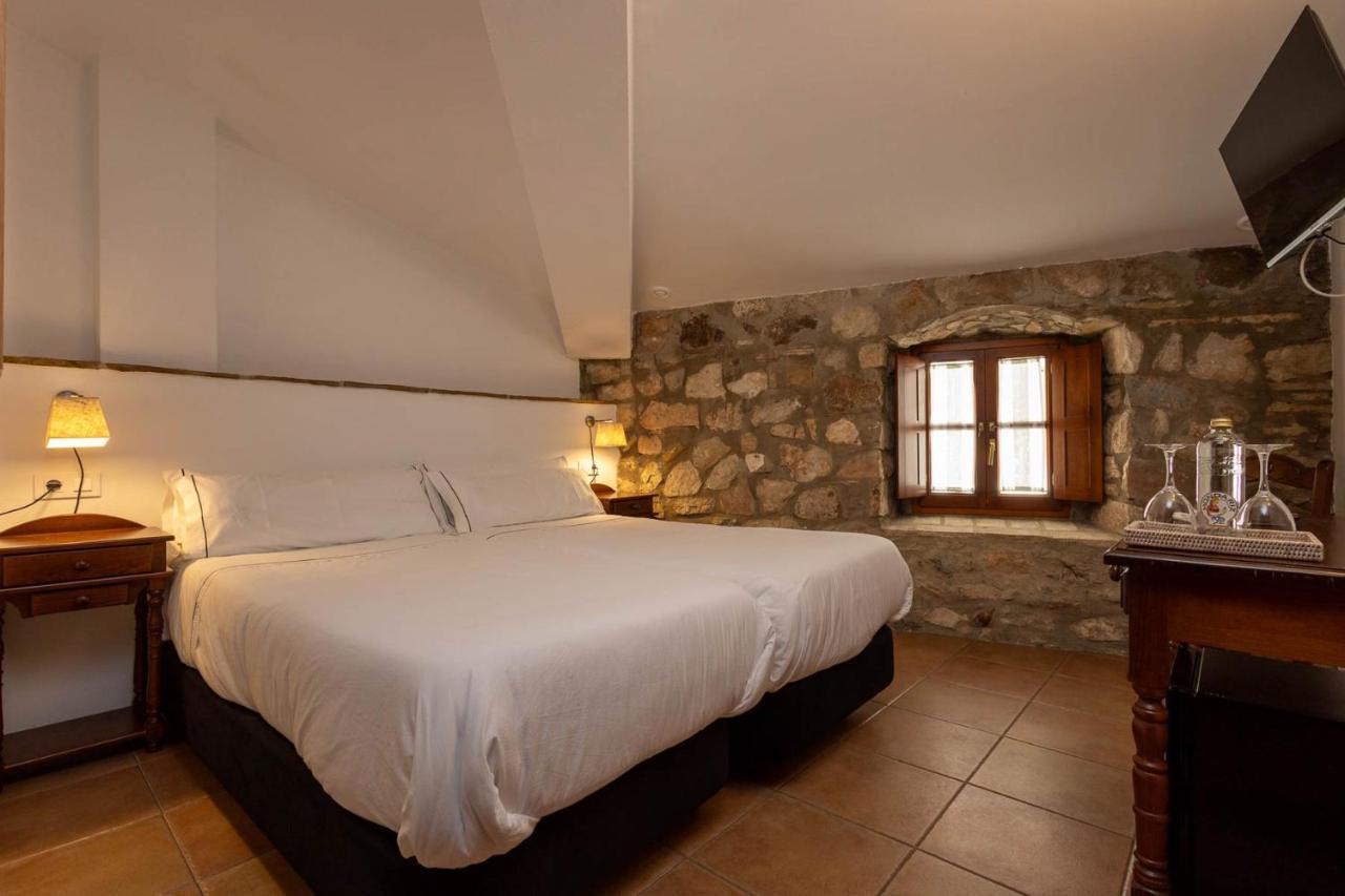 Tugasa Hotel Y Casas Rurales La Posada Villaluenga Del Rosario Eksteriør bilde